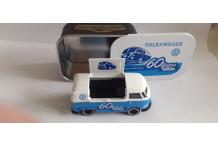 MAJORETTE combi vw 60 ans couleur bleu 1/64 en boite métal